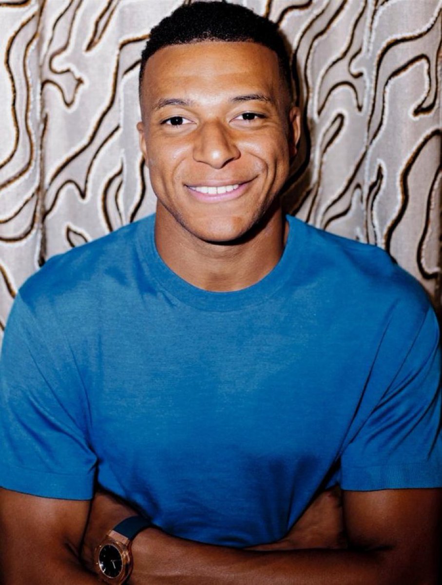 theMadridZone's tweet photo. 🚨🚨💣 BREAKING: Kylian Mbappé LEAVES Nike to become the new face of ON. @TheAthleticFC https://t.co/Pz54iKm6zp