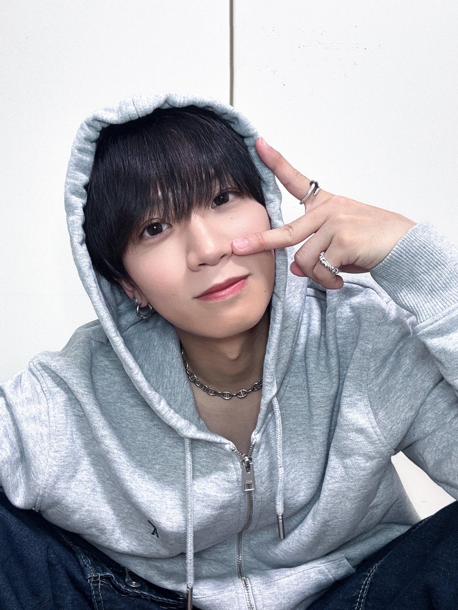 r_i_m95's tweet photo. マシェバラ公式配信ありがとうございました！！
みんなのおかげでミッションを２つとも達成することができて1位をキープすることができました🥳　ほんとにありがとう😭
今回かなり僅差で怖かったんですが、
前半・後半両方ともクリアすることができて大歓喜です☺︎
予選は、20日の22:00までとなっていてこの瞬間での順位で決まります！！
気を抜かずに最後まで走り抜きたいと思いますのでついてきてくれたら嬉しいです🥹
でも、まずはみんなが誇らしいです🥲
たくさんの愛をもらえて今日は、爆睡できそう👶🏻

いつもバタバタで今日も変な終わり方になってごめん🙏🏻

次の配信は、20日の21:00〜ラスト配信になるので是非遊びにきてくれたら嬉しい！

#jboy #jjad2027 #国民的彼氏 
#マシェバラ
#日向利武 #ひなたりむ #PARADEMIA #パラデミア
