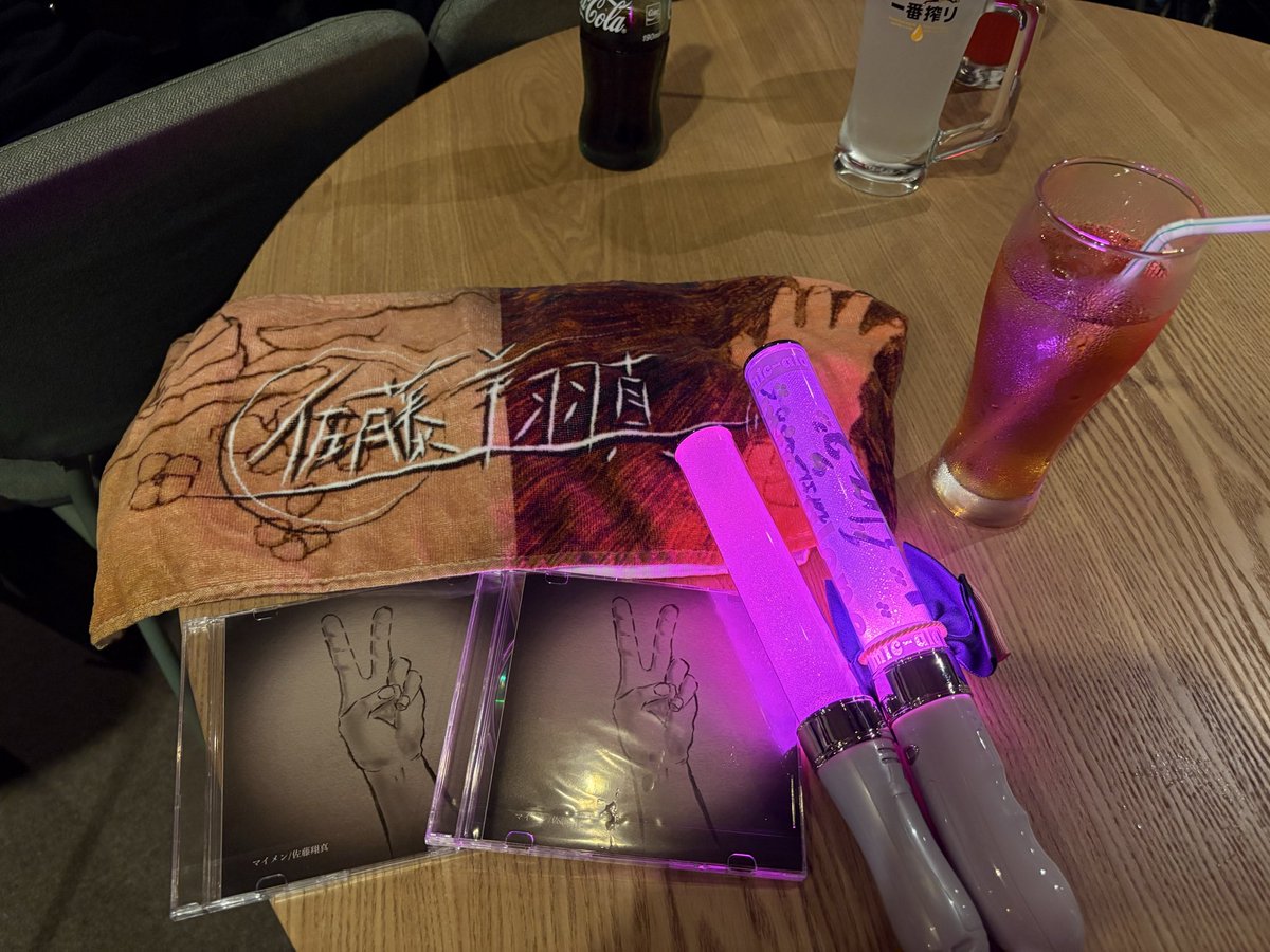 mic_emi1224's tweet photo. 昨日はしょまさんのワンマンライブ！
めちゃくちゃ楽しかったです‼︎
やっぱりしょまさんの音楽は元気になる✨
終わった後は、偶然会ったメレンゲさんととある場所へ😊
行きたかった場所がこんなに早く行けることになるとは思わず…感謝です🙏
ありがとうございました✨✨ https://t.co/W80PzNCI6w