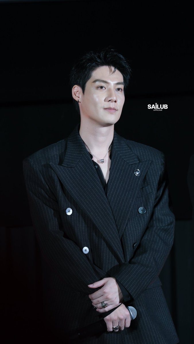 SailubOfficial's tweet photo. Welcome to the crow club 
พี่ทะเลมาแล้วครับ 🐦‍⬛

THE CROW CLUB FIRST PREMIERE

#THECROWCLUBEP1
#SpySailub https://t.co/5xmyxXNf09
