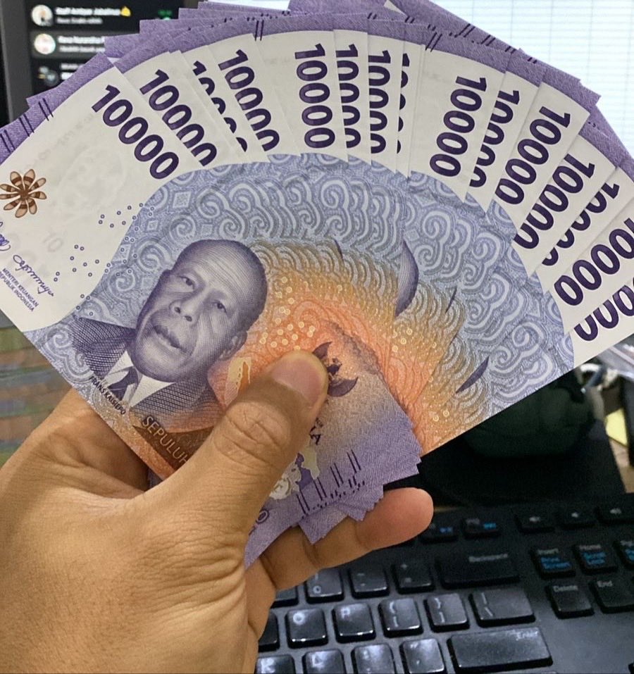 Sibaiikkk's tweet photo. Menurut kalian Bisa gak ya duit sebanyak ini bisa bertahan sampai pergantian presiden nanti? https://t.co/W89k9Ft9NB