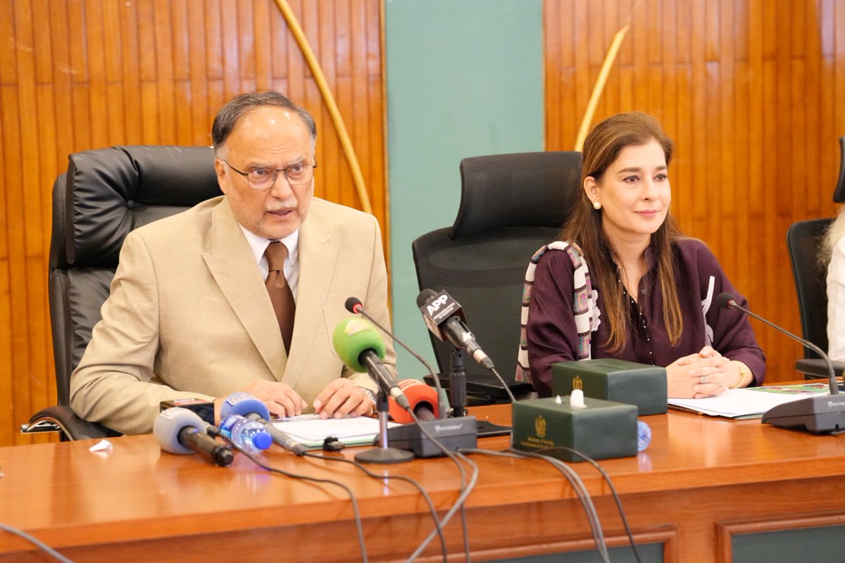 PakFightsPolio's tweet photo. Ahead of the upcoming polio vaccination campaign, the National Task Force for Polio Eradication met to review preparations and called for strong government leadership and collective action to reach every eligible child.

Federal Minister for Planning, Development and Special Initiatives Ahsan Iqbal, chaired the meeting on behalf of Prime Minister Shehbaz Sharif, formally inaugurated the campaign by administering polio drops to children. He urged officials to lead from the front and engage directly with communities and parents to strengthen vaccine acceptance.

The meeting was attended virtually by Federal Minister for Health Syed Mustafa Kamal and the Provincial Chief Secretaries. In person, it was attended by Ms. Ayesha Raza Farooq, Prime Minister’s Focal Person for Polio Eradication; Lt. General Kashif Nazir, Engineer-in-Chief; Dr. Muhammad Fakhre Alam Irfan, Federal Secretary for Health; Muhammad Anwaar-ul-Haq, National Coordinator for Polio Eradication; and members of the National Polio Core Team.

From 21–27 September 2026, polio teams will reach 31 million children under five across 115 districts, with more than 273,000 frontline workers mobilized for the campaign.

When polio teams visit your home, welcome them and make sure every child under five receives the polio vaccine.

Every dose protects. Every child matters. Together, we can end polio.

#PolioFreePakistan #EndPolio #VaccinesWork #Pakistan