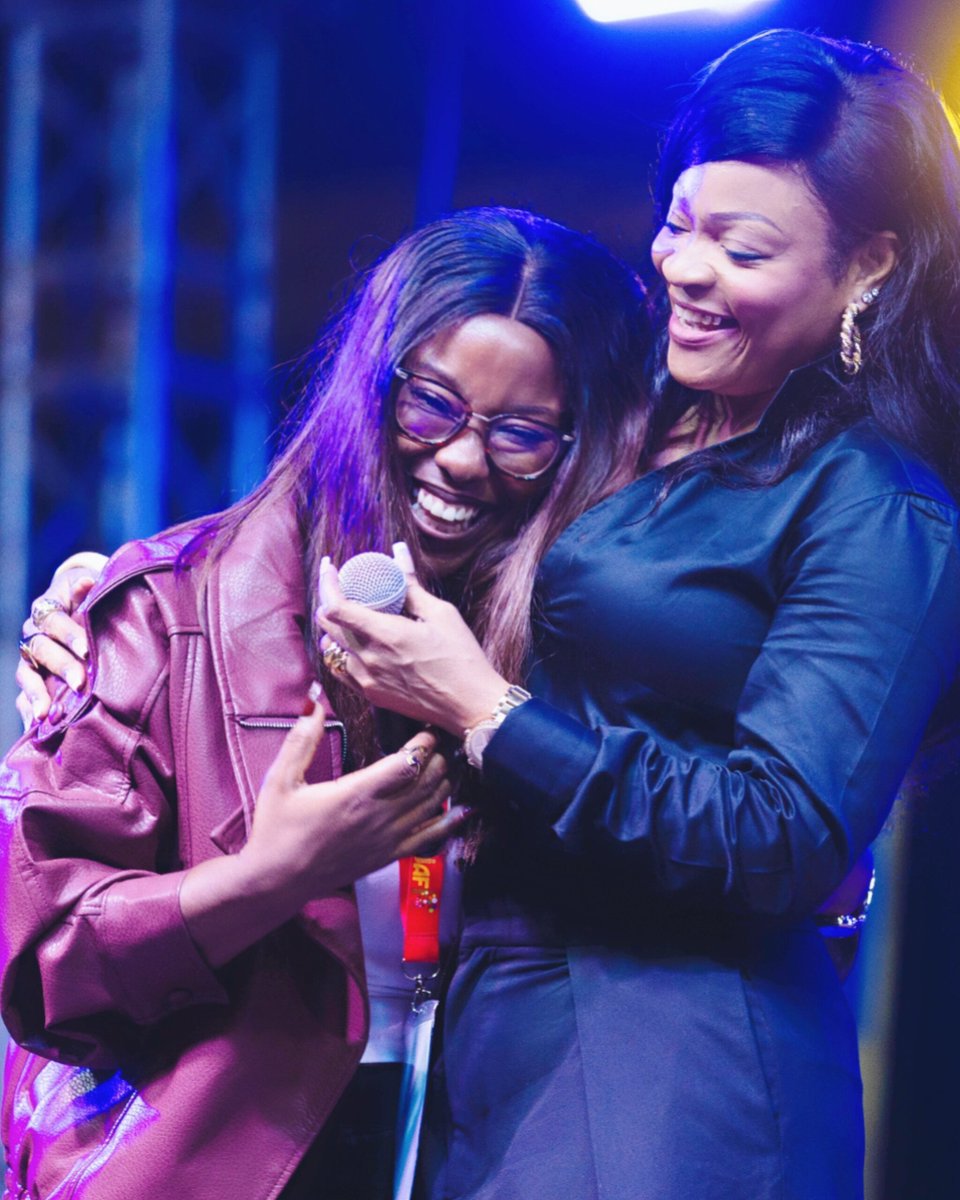 festivalhalou's tweet photo. ZEYNAB a allumé la flamme dans un monde qui a oublié ce que c’est d’avoir chaud 🔥
Merci ZEYNAB pour l’énergie, la générosité et ce show magnifique qui a à jamais marqué l'histoire de Halou - LEfestivals des musiques de femmes du Togo. 🤩
#Halou #Halou2026 #Zeynab #Ralycia https://t.co/sr0EfqmZEQ