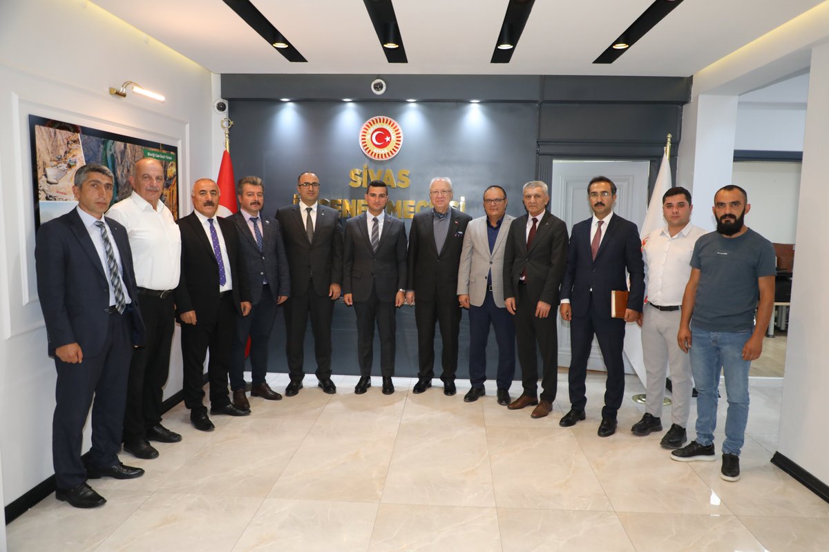 sivasigm's tweet photo. Başkanımız Mehmet Şarkışla ve Vali Yardımcımız/Genel Sekreterimiz Sn. Halil İbrahim Yeşilyurt; Divriği Kaymakamı İlyas Kılıç, siyasi parti ilçe temsilcileri, İGM üyelerimiz, İlçe Özel İdare Müdürü ve KHGB üyeleriyle bir araya geldi. https://t.co/SvJf0e5WXG
