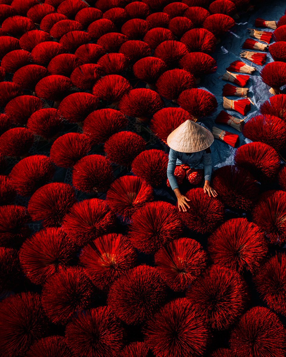 luresmagazine's tweet photo. Celebrating the timeless beauty and profound patience of traditional Vietnamese craftsmanship, where every artisan pours their soul into their art.
Images: phucle1204 jetjetdelacruz
#Lures #TraditionalCraft #Vietnam #Culture #Art https://t.co/3igYs5w0OJ