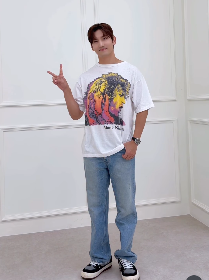 Kkorepo's tweet photo. 「#東方神起」#チャンミン、ソウル公演PR…「イケメンがかわいいから、もう無敵」（動画あり） 
🔗https://t.co/kaNiRImxJ8 https://t.co/ytVUJBVDIc