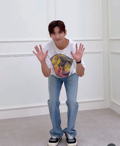 Kkorepo's tweet photo. 「#東方神起」#チャンミン、ソウル公演PR…「イケメンがかわいいから、もう無敵」（動画あり） 
🔗https://t.co/kaNiRImxJ8 https://t.co/ytVUJBVDIc