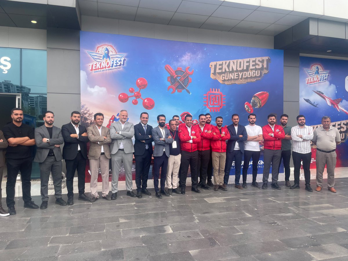 MBeranDilek's tweet photo. 📍 Diyarbakır

TEKNOFEST kapsamında Diyarbakır’da düzenlenen programa; Sanayi ve Teknoloji Bakanımız Sayın Mehmet Fatih Kacır, Baykar Yönetim Kurulu Başkanı Sayın Selçuk Bayraktar, Diyarbakır Milletvekilimiz Sayın Mehmet Sait Yaz, İl Başkanımız Sayın Hamit Sümer ve teşkilatımızla birlikte katılım sağladık.

Bilim, teknoloji ve inovasyon alanında gençlerimizin ortaya koyduğu birbirinden değerli projeleri yakından görme fırsatı bulduğumuz bu anlamlı organizasyonun Diyarbakır’da gerçekleştirilmesinden büyük memnuniyet duyduk.

Başta Sayın Selçuk Bayraktar olmak üzere, TEKNOFEST’in düzenlenmesinde emeği ve katkısı bulunan tüm kurum ve kuruluşlara ve paydaşlarımıza teşekkür ediyoruz.

@mfatihkacir 
@mehmetsaityaz 
@Selcuk 
@HamitSumer21 
@akpartidbakir 
@teknofest