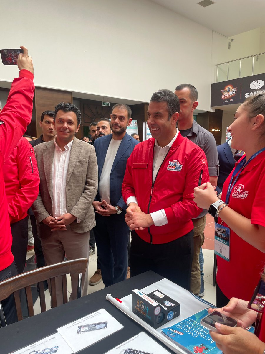 MBeranDilek's tweet photo. 📍 Diyarbakır

TEKNOFEST kapsamında Diyarbakır’da düzenlenen programa; Sanayi ve Teknoloji Bakanımız Sayın Mehmet Fatih Kacır, Baykar Yönetim Kurulu Başkanı Sayın Selçuk Bayraktar, Diyarbakır Milletvekilimiz Sayın Mehmet Sait Yaz, İl Başkanımız Sayın Hamit Sümer ve teşkilatımızla birlikte katılım sağladık.

Bilim, teknoloji ve inovasyon alanında gençlerimizin ortaya koyduğu birbirinden değerli projeleri yakından görme fırsatı bulduğumuz bu anlamlı organizasyonun Diyarbakır’da gerçekleştirilmesinden büyük memnuniyet duyduk.

Başta Sayın Selçuk Bayraktar olmak üzere, TEKNOFEST’in düzenlenmesinde emeği ve katkısı bulunan tüm kurum ve kuruluşlara ve paydaşlarımıza teşekkür ediyoruz.

@mfatihkacir 
@mehmetsaityaz 
@Selcuk 
@HamitSumer21 
@akpartidbakir 
@teknofest
