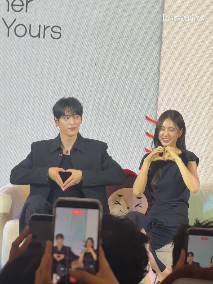 Korseries's tweet photo. ประเทศไทยมี ซอคังจุน - อันอึนจิน แล้วววว!!!!🇹🇭 วันนี้ได้เจอพระนางแพ็คคู่ที่งาน A Love Other Than Yours Fan Event ที่ไทย ตัวจริงสวยหล่อกันมาก ๆ แถมเสิร์ฟสุด ๆ เพราะว่าทั้งคู่เดินรอบพื้นที่จัดงานเลย!!!😍✨ เก็บภาพบรรยากาศงานวันนี้มาฝากทุกคนค่ะ

#ALoveOtherThanYours #SeoKangJun #AhnEunJin