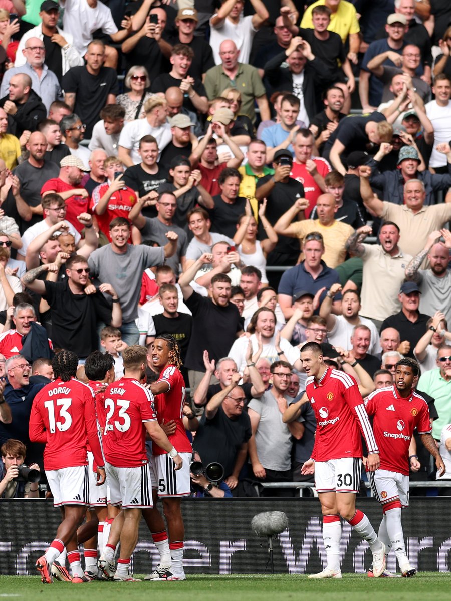 ManUtd's tweet photo. All set for another Premier League away day 🇾🇪

See you in west London, Reds ✊ https://t.co/wF0Nc44wZj