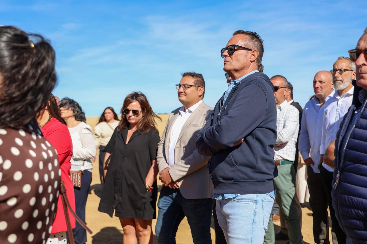 PSOE_CyL's tweet photo. 💧 @cmmsoria acompaña al ministro @LuisPlanas en la visita a las obras de modernización ya finalizadas en la Comunidad de Regantes del Canal Macías Picavea.

▪️Mejora en 2.451 hectáreas de regadío
▪️28,6 millones de inversión
▪️Más de 308 regantes beneficiados

Desde 2018, el Gobierno de España ha destinado 1.100 M€ en modernizar regadíos en Castilla y León, siendo la Comunidad más beneficiada.