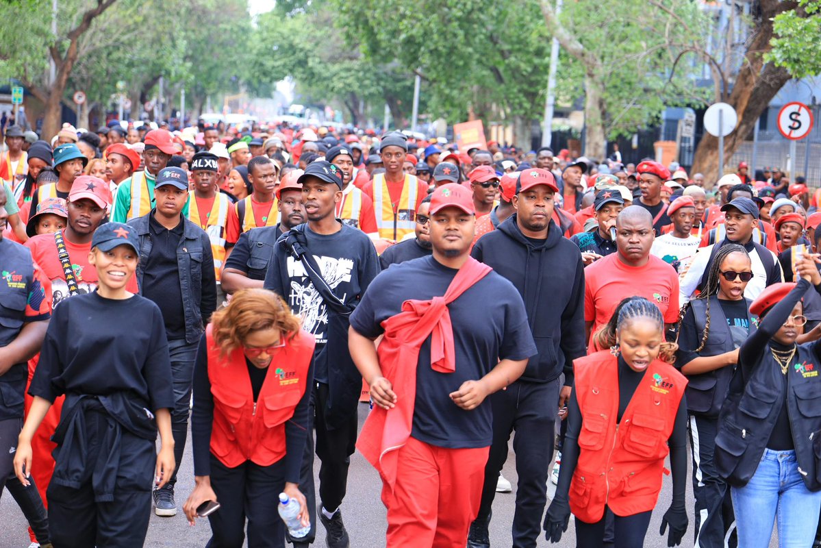 EFFSouthAfrica's tweet photo. EFF Youth is currently in Tshwane, marching to the Department of Higher Education to demand that Buti Manamela resign.

Buti joins a list of Ministers of Higher Education who have dismally failed in this portfolio. He must GO! https://t.co/DvfiOeIzWD