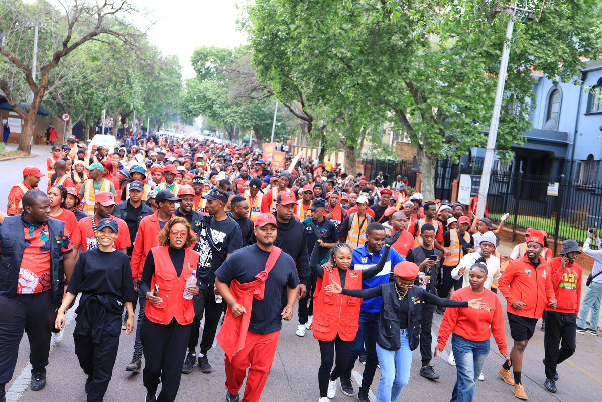 EFFSouthAfrica's tweet photo. EFF Youth is currently in Tshwane, marching to the Department of Higher Education to demand that Buti Manamela resign.

Buti joins a list of Ministers of Higher Education who have dismally failed in this portfolio. He must GO! https://t.co/DvfiOeIzWD