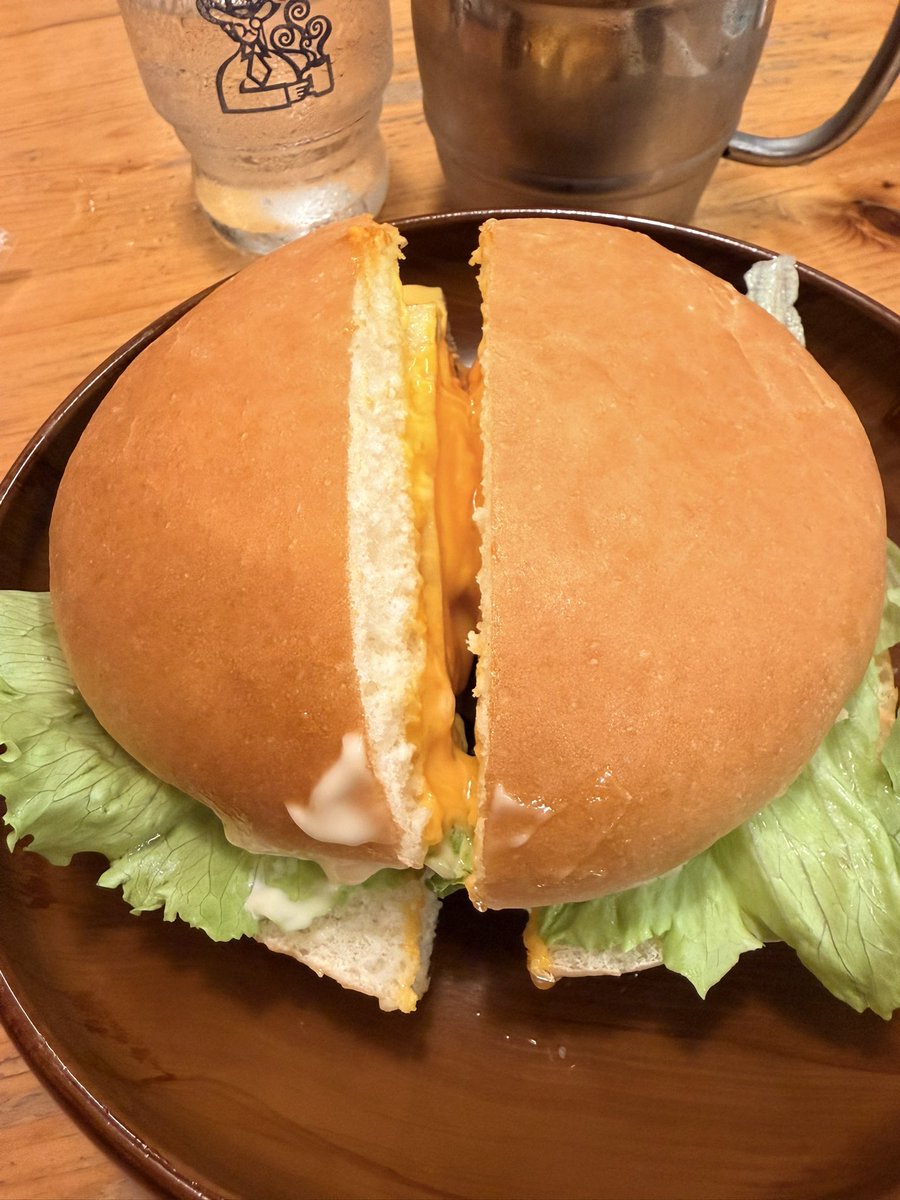 CL_7m's tweet photo. でかぁ....食べ辛いからフォークお願いしました。 https://t.co/joPD7SLC8y