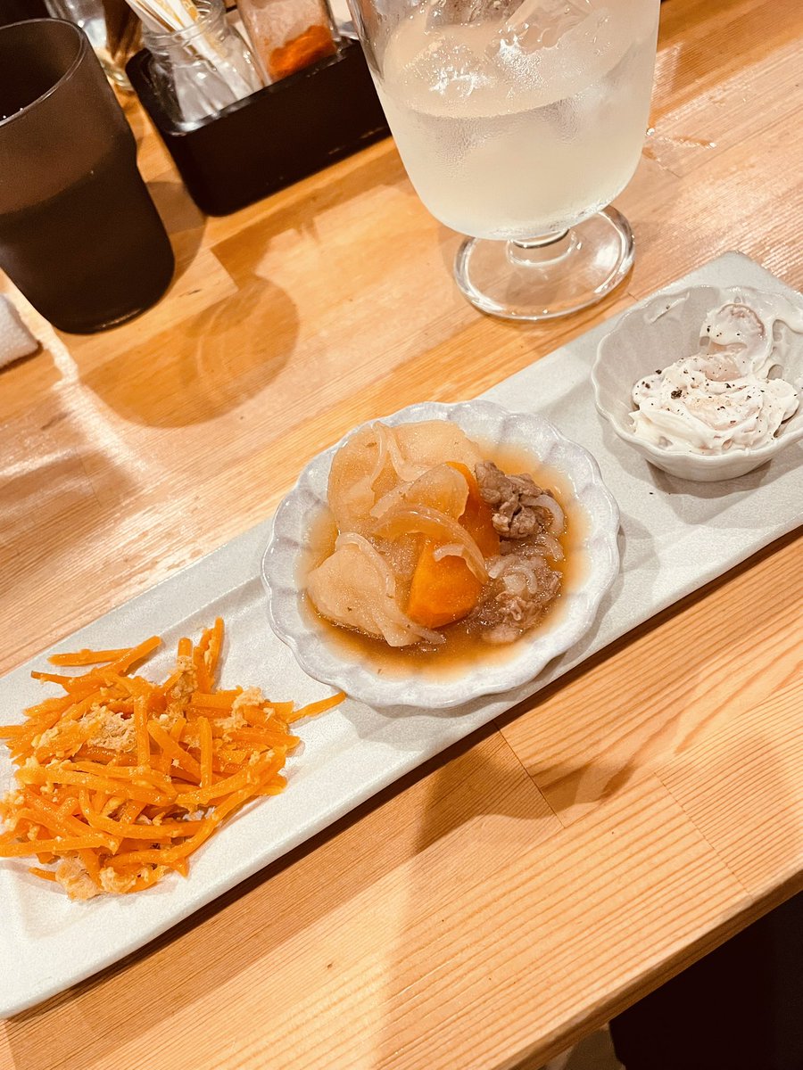 ko_call's tweet photo. いっぱい食べて飲んだ。これから追加で飲む。 https://t.co/5OGNcCchnL