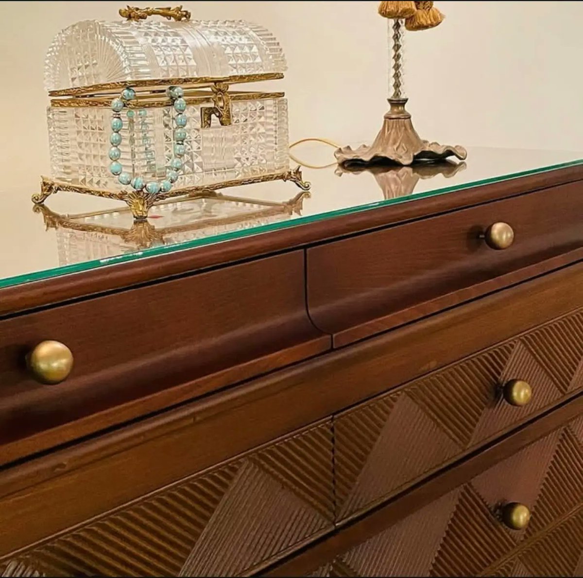 LorisHanse5u's tweet photo. Elegance that transforms your space. A timeless bedroom set crafted to bring luxury and sophistication to every detail. 100% quality and satisfaction. Contact us: 01222219699 https://t.co/OaU4ITm1FD