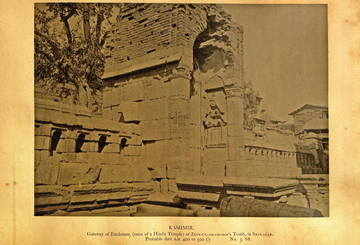 Schandillia's tweet photo. When Muslim rulers demolished Hindu temples, they either built mosques on site or used materials from the demolished temples to build mosques elsewhere. Terrible, but some did even worse.

They built graveyards.

Sikandar Shah Miri demolished Hindu temples and earned the title of Butshikan or “idol breaker.” One of the temples he tore down was turned into a tomb for his wife.

On site.

Later his son would be buried within the same complex.
Imagine a literal burial ground right where a place of worship hitherto stood. Can’t blame Zain-ul-Abidin though, he did all he could to undo his father’s crimes. Abolished jizya, invited Pandits back to the valley, and even sponsored major temple restorations.

The travesty Kashmiri Pandits have suffered is beyond comprehension.