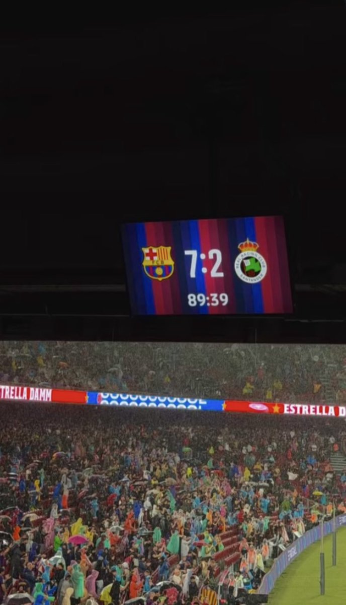 13niniss's tweet photo. une soirée à barcelone 🙂‍↔️ https://t.co/CLOvZvlSJA