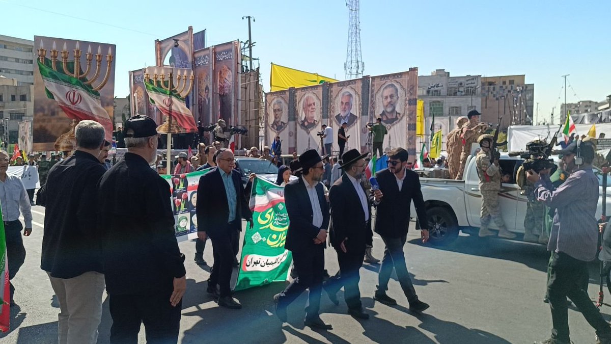 yahosein123's tweet photo. حضور گردان‌های ادیان توحیدی 
 تهران، پایتخت وحدت
#رزمایش_313هزار_جانفدای_ایران https://t.co/u2HrCHB4rq