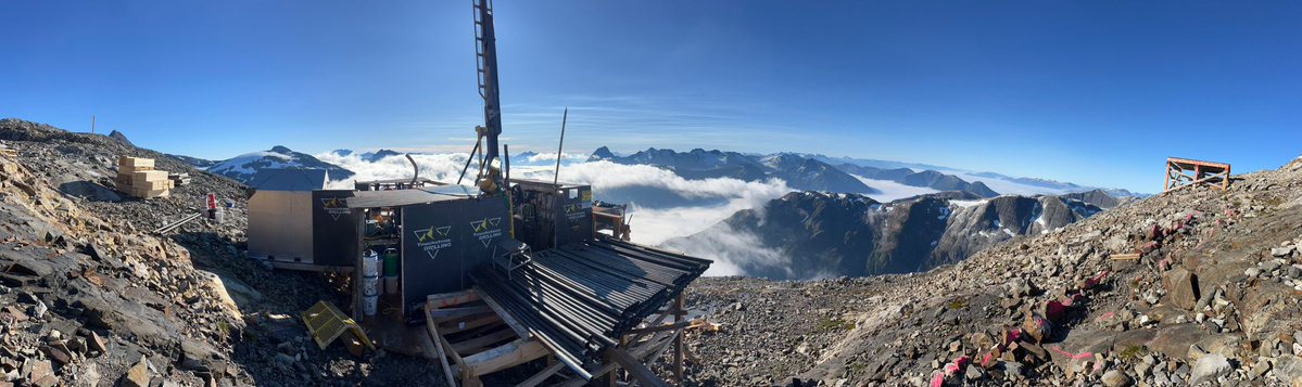 ResourceWorld's tweet photo. Goliath Drills Up To 9.12 g/t AuEq Over 11.27 Meters With Visible Gold And Expands Bonanza Zone At The High-Grade Gold Surebet ... - https://t.co/BbREoA2jPR #ResourceWorld #resourceinvesting @GoliathResource #GoliathResources $GOT.V #mining #gold #silver #GoldenTriangle https://t.co/6fEJbHynrF