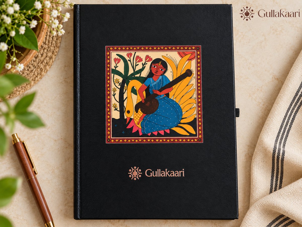gullakaari's tweet photo. Three crafts. One meaningful hamper. 🌿

Warli printed tote + Rajasthani miniature handpainted box + Pattachitra diary.

Traditional Indian craftsmanship, thoughtfully brought into contemporary gifting.

Indian handicrafts | artisan gifting | corporate gifting https://t.co/8E5b7wfI9d