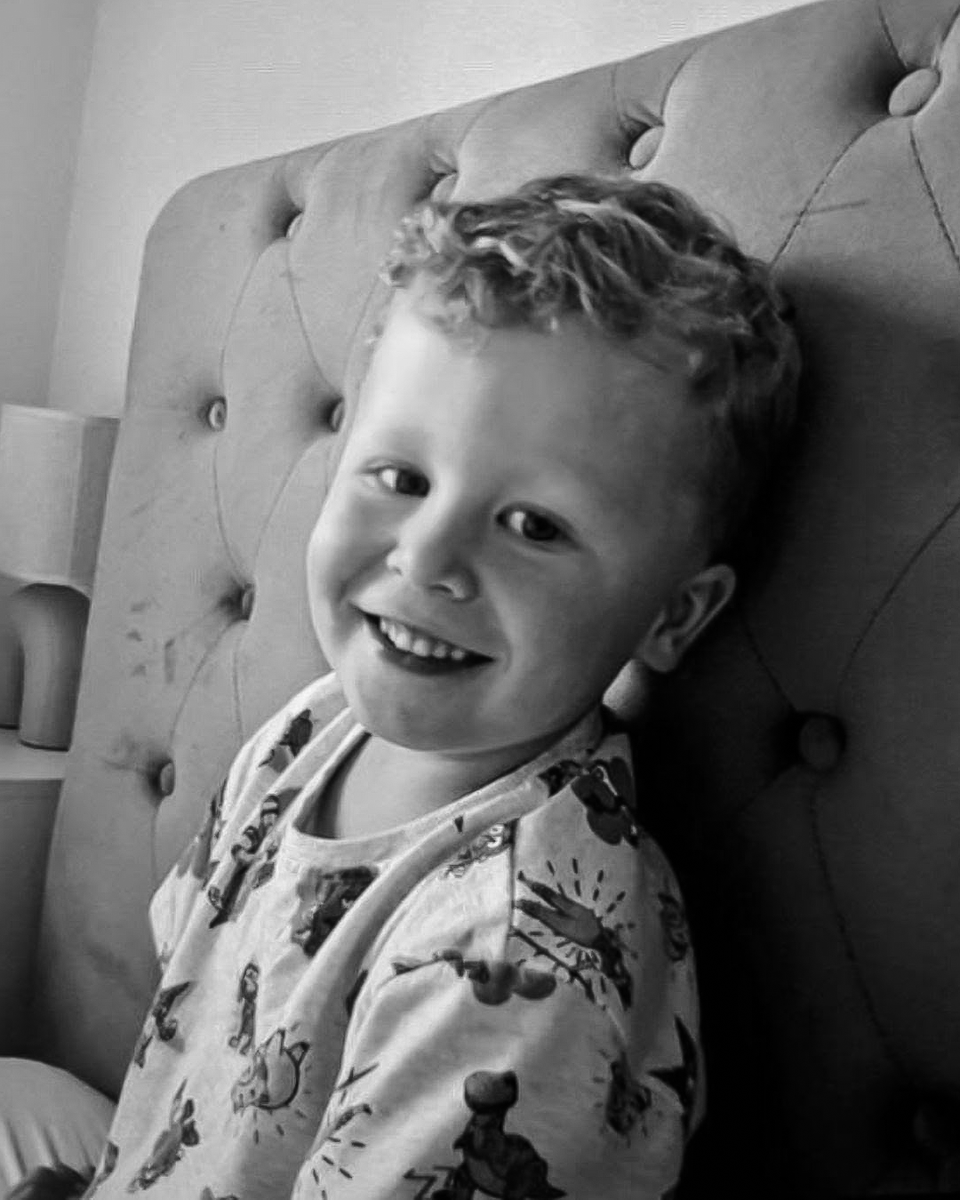 Everton's tweet photo. In memory of three-year-old Noah Woods,  we will join Ipswich Town in wearing black armbands at Hill Dickinson Stadium tomorrow.

RIP Noah. https://t.co/3qmC8dTTs3