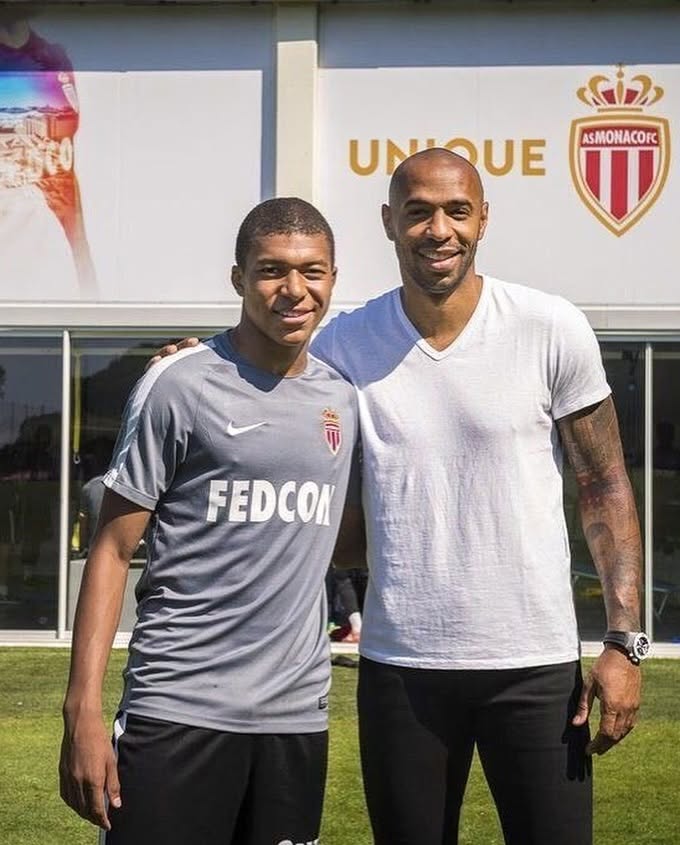 TouchlineX's tweet photo. 🚨 𝗕𝗥𝗘𝗔𝗞𝗜𝗡𝗚: Kylian Mbappé has joined 'ON' and has officially left Nike!

Thierry Henry is set to become the new DIRECTOR OF FOOTBALL for the brand ‘ON'. https://t.co/ry8CV97hd8