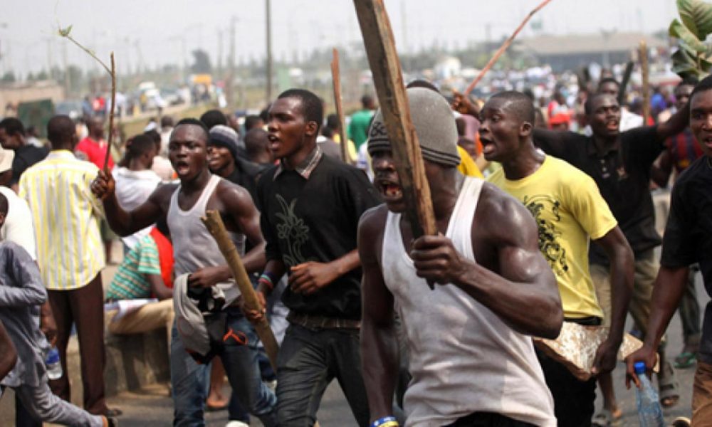 ParallelFacts's tweet photo. BREAKING: One Person Shot as APC-Sponsored Thugs Attack Mama Pee, Dr Mo Paul, Other Obidient And Kwankwasiya Supporters Campaigning For NDC In Delta https://t.co/oAoxXvQUjo https://t.co/aNNUAFkK1Q