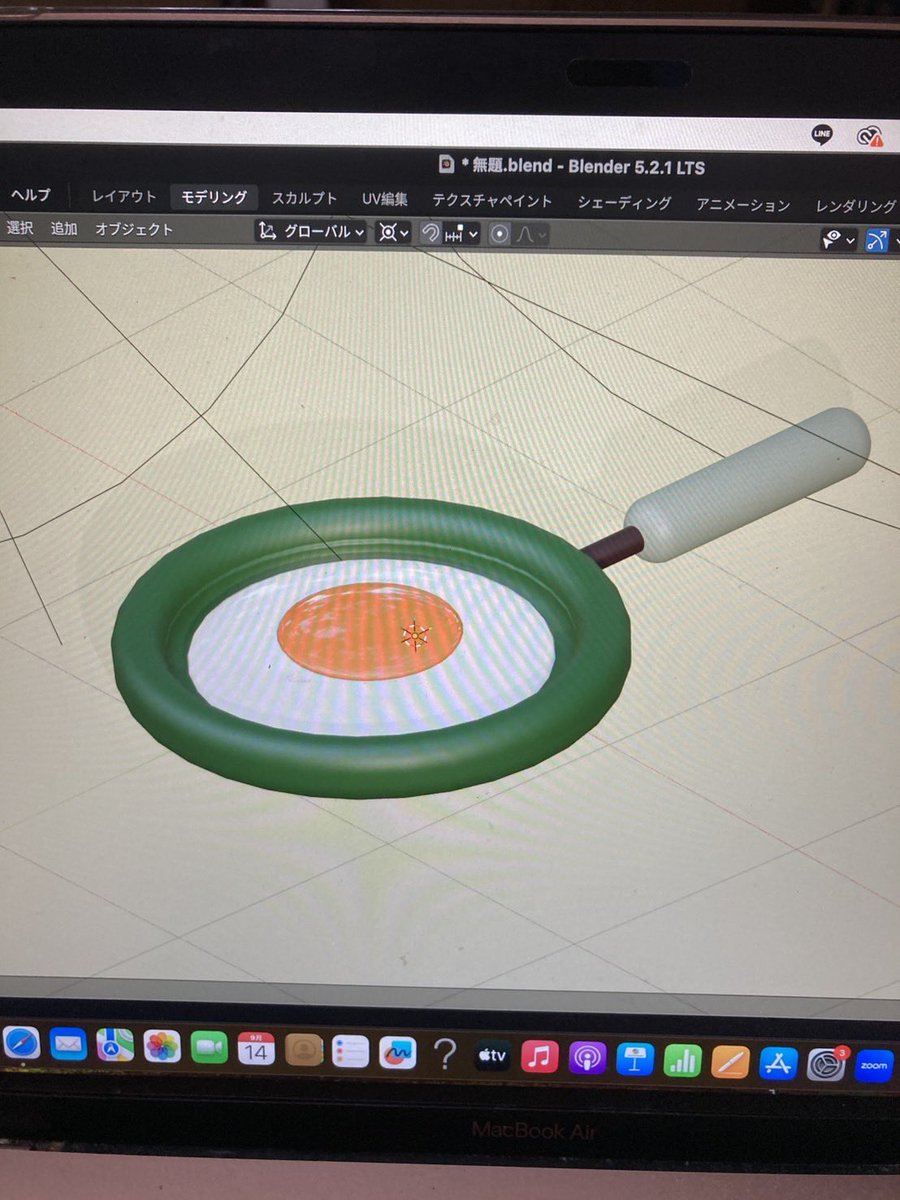 ococolojohnny's tweet photo. Blender始めて最初の作品！

本を見ながら手順通りにフライパンを作ってみた🍳

まだまだ初心者やけど、これから3D衣装やVRChat用の作品も作れるようになりたい。

#Blender #Blender初心者 #3DCG https://t.co/Q2xcfRBKXL