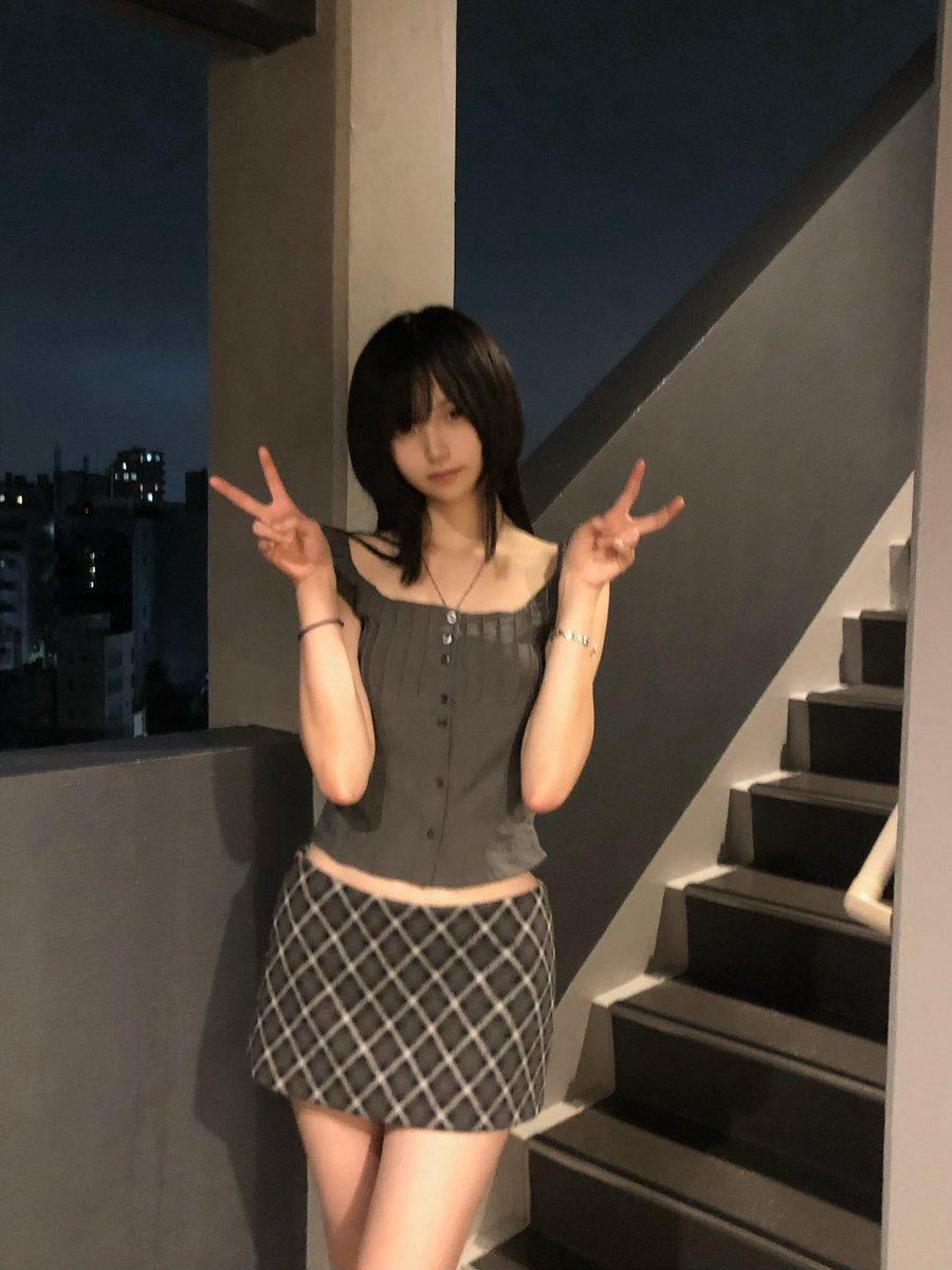 roo_chiruchiru's tweet photo. 皆さん、ここ数日私のアカウントを見てくださってありがとうございます！⑉  ᳐･ 𖥦 ･  ᳐⑉

10月15日は初めてのステージです！皆さんに会えるのをすごく楽しみにしています！でもすごく緊張していて、失敗しないか心配です。皆さんに最高のステージを届けられるように頑張ります！🤍

#チルミチル https://t.co/ZYtt4gt0Cx