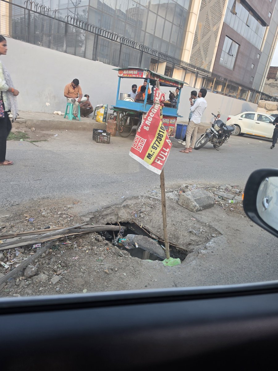 ReetuBhandari's tweet photo. @noida_authority request you to please look into this c block sector 10 road. There is a lot of traffic movement and being at the inter section, this repair needs urgent attention. Thankyou for your attention to this matter. https://t.co/QqUHmJdu5a