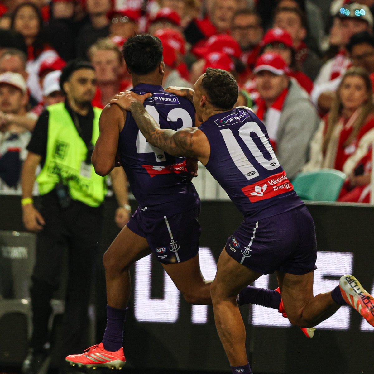 freodockers's tweet photo. DUDLEY 

DUDLEY 

DUDLEY 

⚓️ 82 🦢 70

#foreverfreo #AFLSwansFreo https://t.co/Zyqd6mWx3K