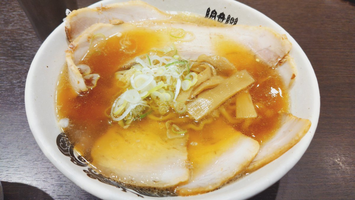 numacchi512's tweet photo. 今日のお昼
東京駅で食べましたが・・・
親父さんからの味を知る人としては完全に別物。
まあ、個人個人好みは違うので、これはこれで成立してるかな？ https://t.co/IIfzH3n8CC