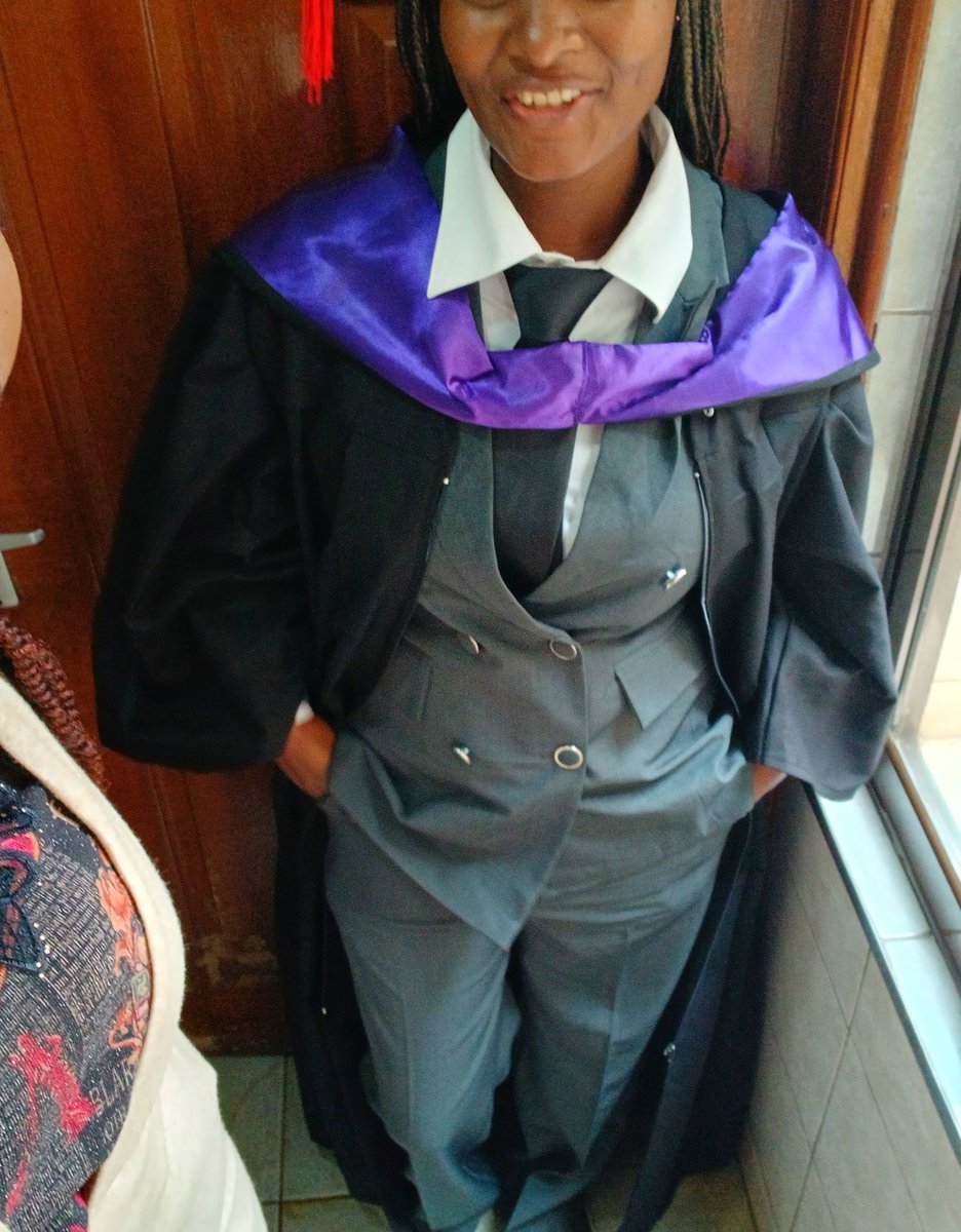 wambuiraima's tweet photo. Leo kama unatembea tao utembee polepole vizuri usistep on a UoN graduand na hii mvua 😍🎓🤭🤭 https://t.co/qB5hs6Mjea