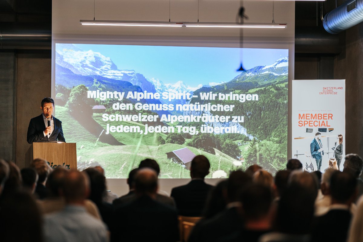 SGE's tweet photo. ✨Einer unserer grossen Mitgliedervorteile: exklusive, inspirierende Events.👇

Wie zum Beispiel diese Woche bei Ricola. 💐Herzlichen Dank für die Gastfreundschaft und den exklusiven Einblick in ihr internationales Geschäft und hinter die Kulissen.

📷Liliana Lafranchi https://t.co/sZ9SBmUM00