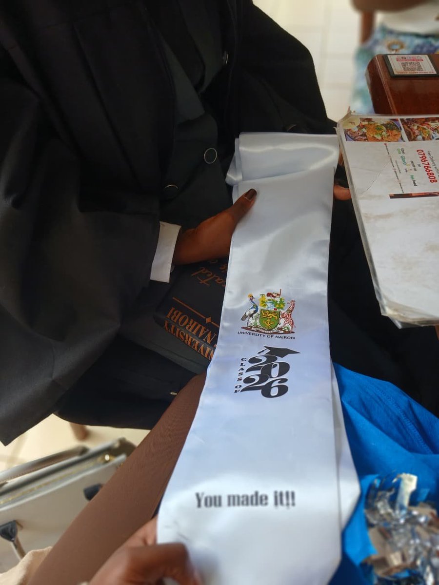 wambuiraima's tweet photo. Leo kama unatembea tao utembee polepole vizuri usistep on a UoN graduand na hii mvua 😍🎓🤭🤭 https://t.co/qB5hs6Mjea