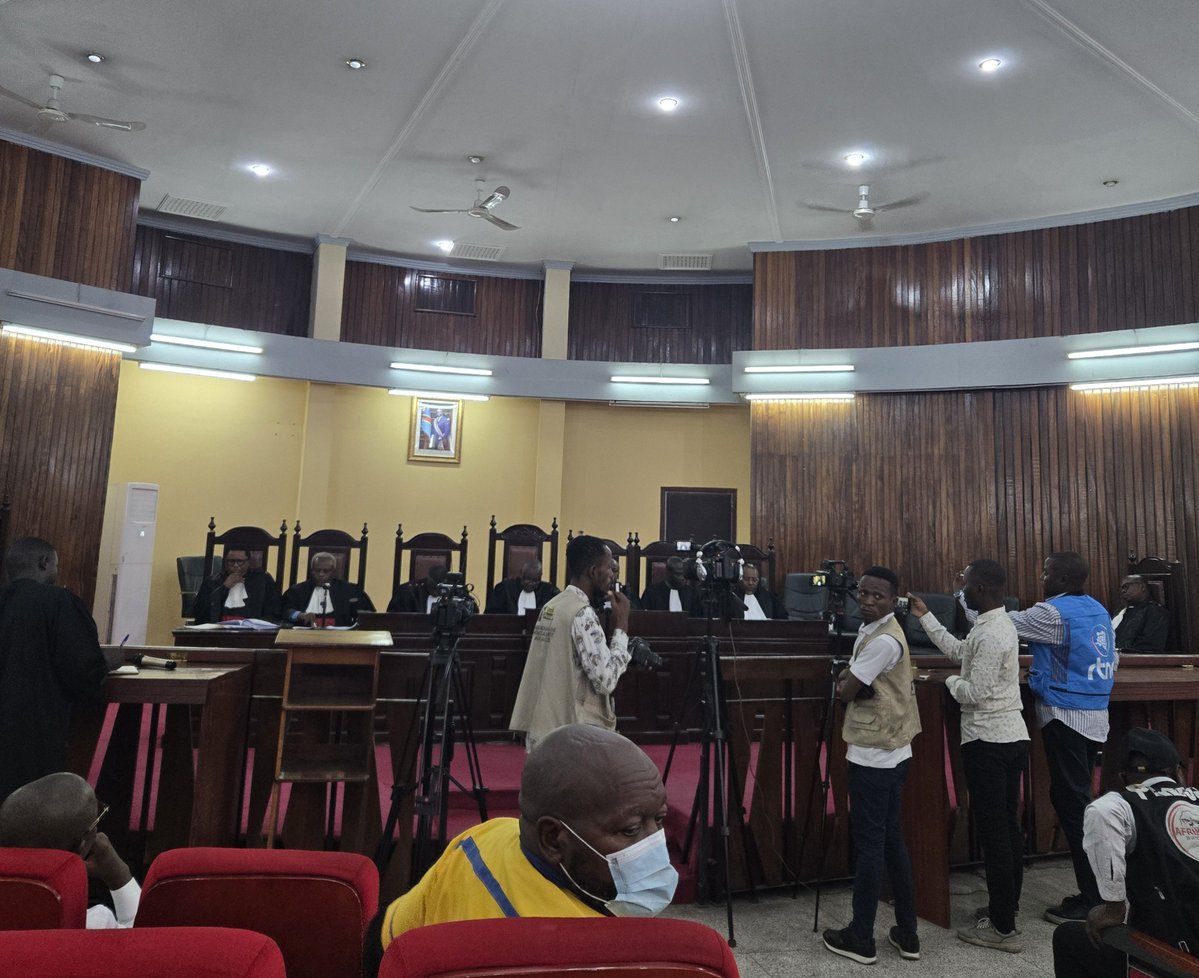 pascal_mulegwa's tweet photo. URGENT - Procès FRIVAO : La cour de cassation condamne @ConstantMutamba à 10 ans des travaux forcés pour détournement des deniers publics. Chancard Bulokola, ancien coordonnateur du Frivao est condamné à 7 ans. #RDC🇨🇩 https://t.co/dKnwoth8l5
