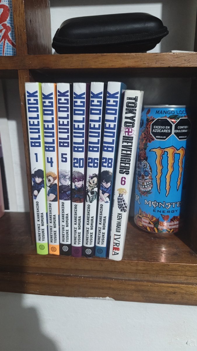 BjDukexxx's tweet photo. Amo mi colección de mangas de Blue lock https://t.co/aai3mfg5Cd