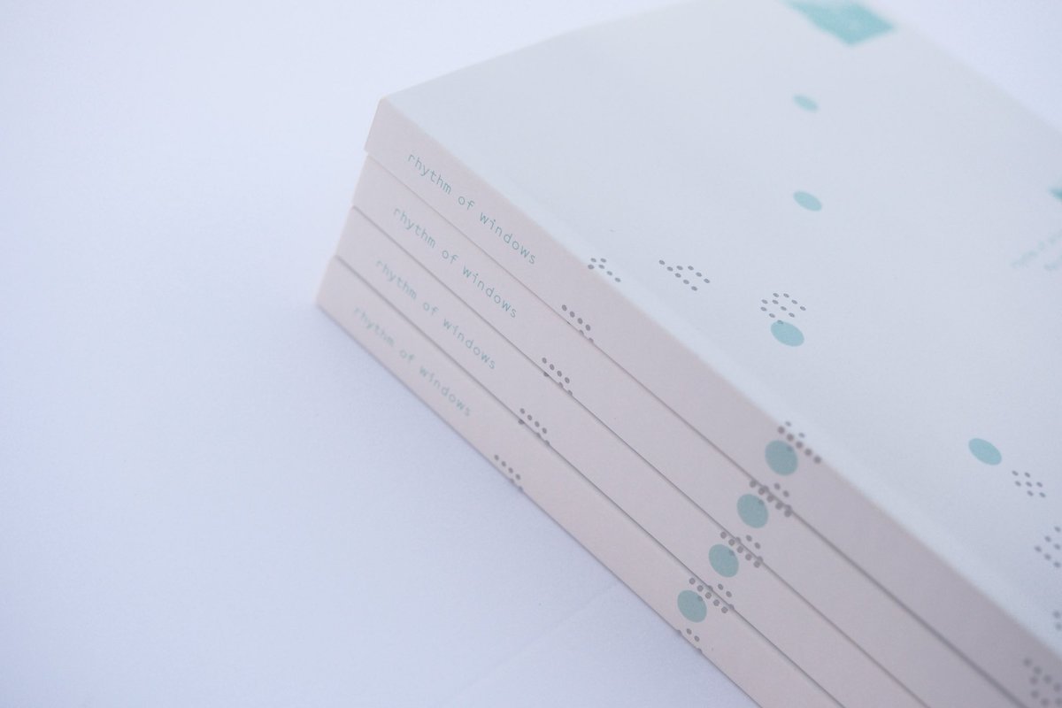 Masumi_Ishida_'s tweet photo. 明日から始まるA倉庫でのアートブックフェアにて、小さな写真集『rhythm of windows』を先行販売します。
10/3〜5で行う韓国のSMALL FRYの展示に向けて作った写真集です。

米山さんが店長の本屋さん！
私は9月21日15:00〜19:00でシフトです。
是非！

▷https://t.co/Lz7sYYIXoB https://t.co/WUT2Ok942F