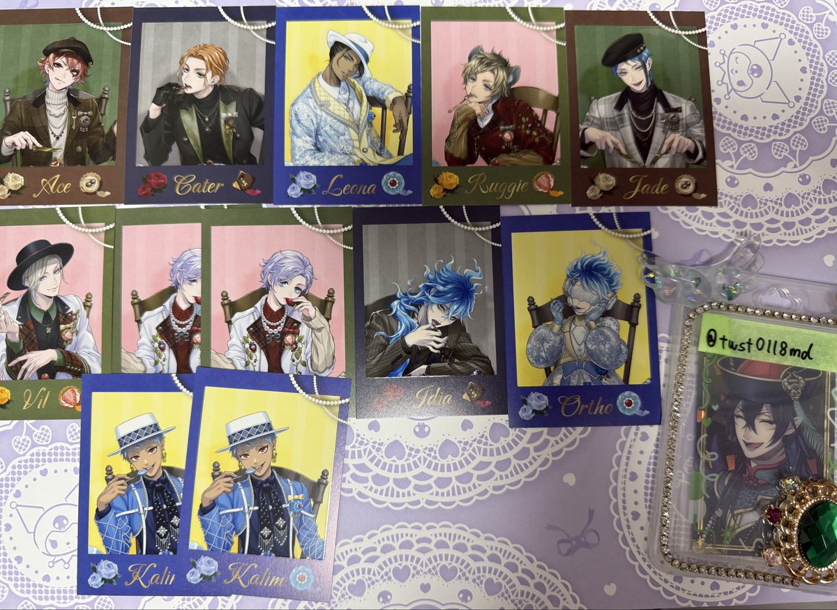 twst0118md's tweet photo. 【 交換 譲渡 】 ツイステ マルイ POP UP カードコレクション ( ラ・ボンボニエールver.)

譲✤
★エース
ケイト
★レオナ
ラギー
★ジェイド
カリム
ヴィル
エペル
★イデア
オルト

求✤
マレウス
リリア
フロイド
シルバー
定価+送料

★はマレウスのみ。 https://t.co/mOxD0i1MPF