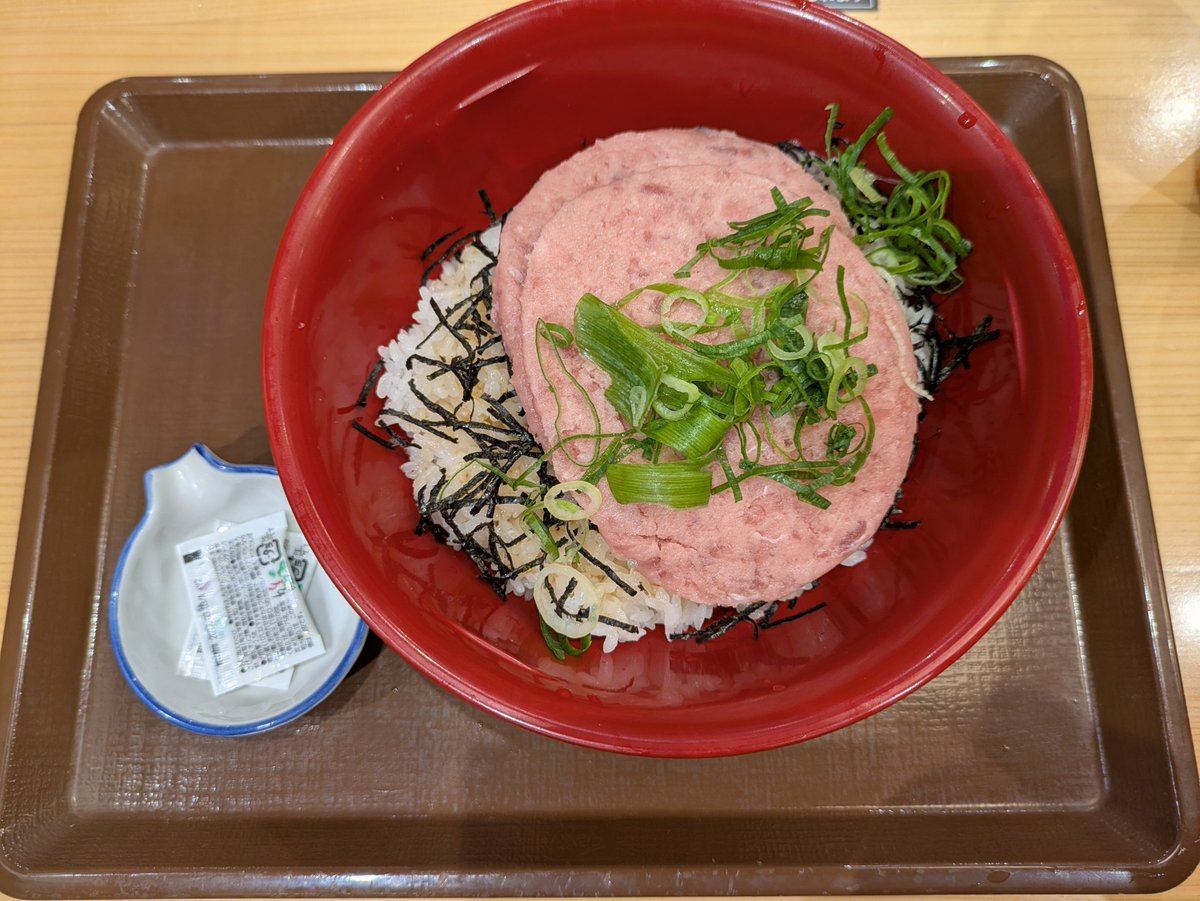 30c's tweet photo. 今週はしんどかったからすき家のフリスビー丼。2枚。 https://t.co/Xx9Y1hFLfc