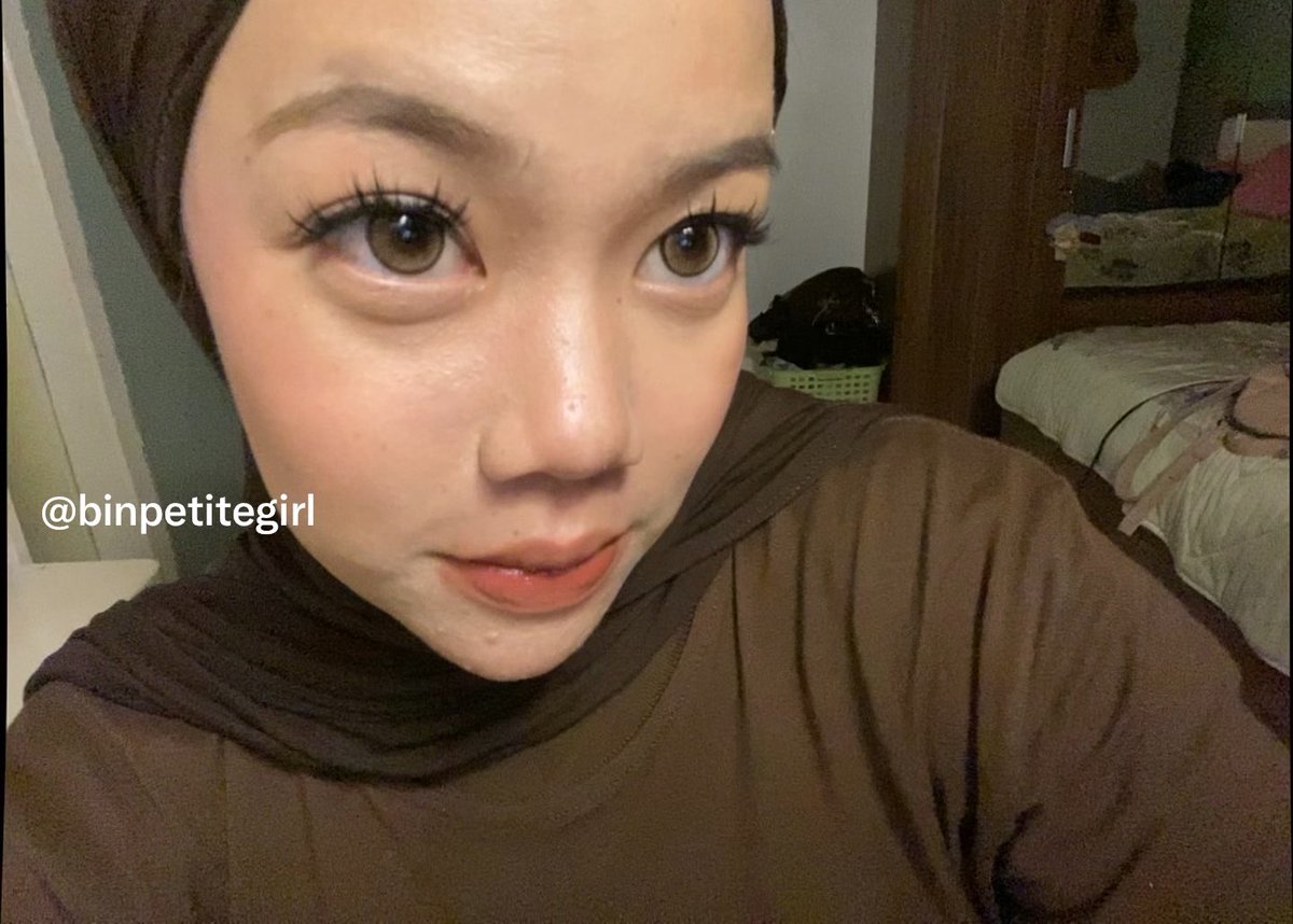 binpetitegirl's tweet photo. nemu softlens buat daily yg bikin mata keliatan cantik lg🥹

lens ny lembut ga ganjel, udh pke sekitar 6 jam, msh nyaman. aku pke yg minus, diameter 14.2mm, jdi efeknya ada tp ga bikin mata keliatan terlalu besar

kirain bakal terlalu terang di mata, ternyata malah cakep bgttt https://t.co/citclyvo6Z