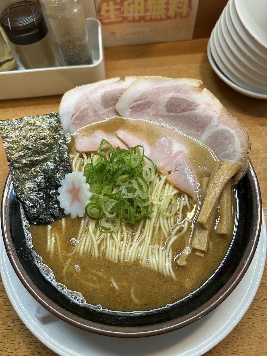 o_keiy's tweet photo. 麺処 かつお商店🍜 
📍静岡県
▷魚介ラーメン

終日大盛無料⸜(*ˊᗜˋ*)⸝
生卵も無料(　ﾟдﾟ)
カツオのきいた魚介に豚骨
魚粉と甘みあるスープでした🤤

馳走様でした。

@katsuo_shouten https://t.co/icCwVoyctY
