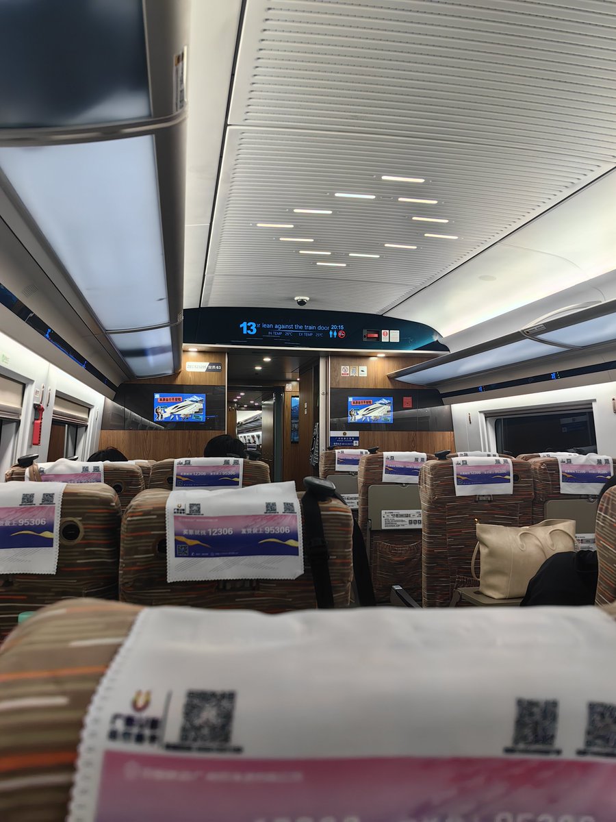 RenChengFaBu's tweet photo. Trying your best to “become Chinese” — starting with a high-speed train.
Clean. Smart. Smooth. Fast.
努力“成为中国人”第一步:坐高铁。
中国人出行太幸福了!
#ChinaTravel #HighSpeedRail #BecomeChinese #ChinaDiaries #TravelChina https://t.co/2Gy5zbW4Gx