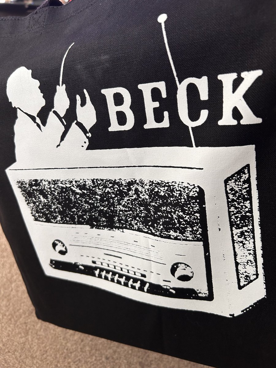 HightoDeep's tweet photo. Not often you pick up a brace of new releases by artists that rhyme. #PeckingOrder #ToteBagToo https://t.co/s9buRcGFxj