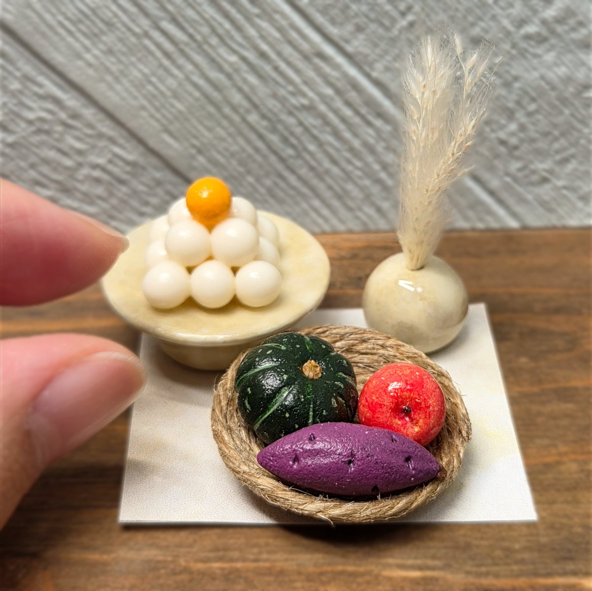 nikottonare's tweet photo. 再販お知らせです✨
ミニチュア『十五夜お月見セット』
再販分追加させていただきました🍡

今年は9月25日が中秋の名月です🌕
綺麗なお月様が見れますように✨
#ミニチュア https://t.co/ISlTzwqJmk