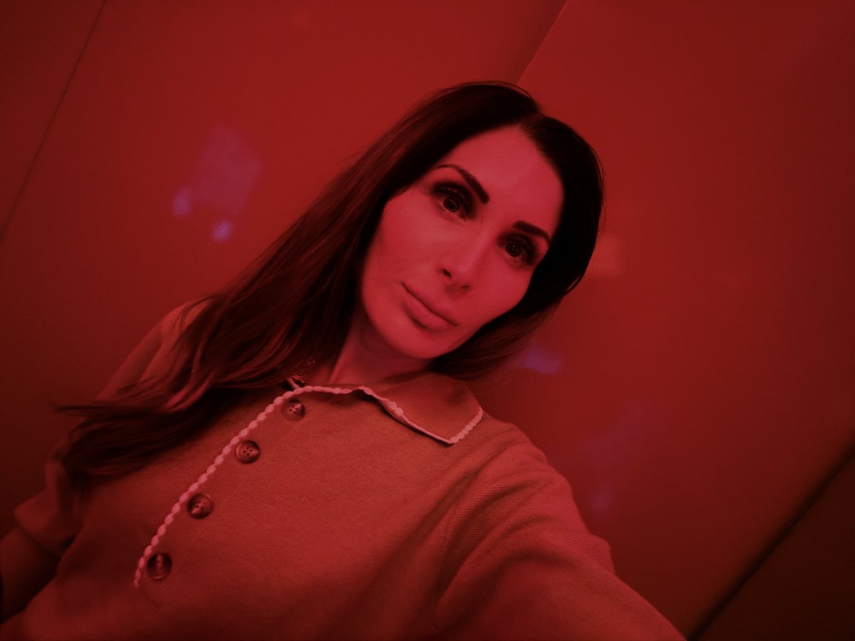 LauraLoomer's tweet photo. My hotel had red elevators and red lights inside the elevator. Never seen a hotel do that before but I loved it.

I’ll be back again just for the red elevators. https://t.co/poEU7XHlSU