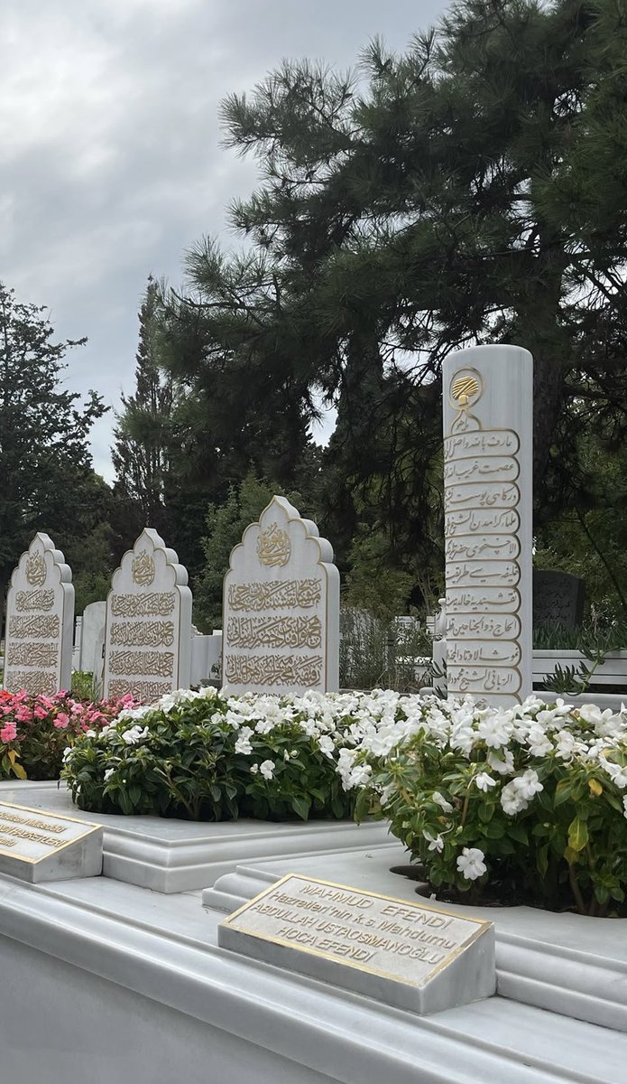Merzeysss's tweet photo. Bal bu kapıda, hâl bu kapıda, 
kal bu kapıda, ol bu kapıda, 
öl bu kapıda" https://t.co/OVQZWgoymL
