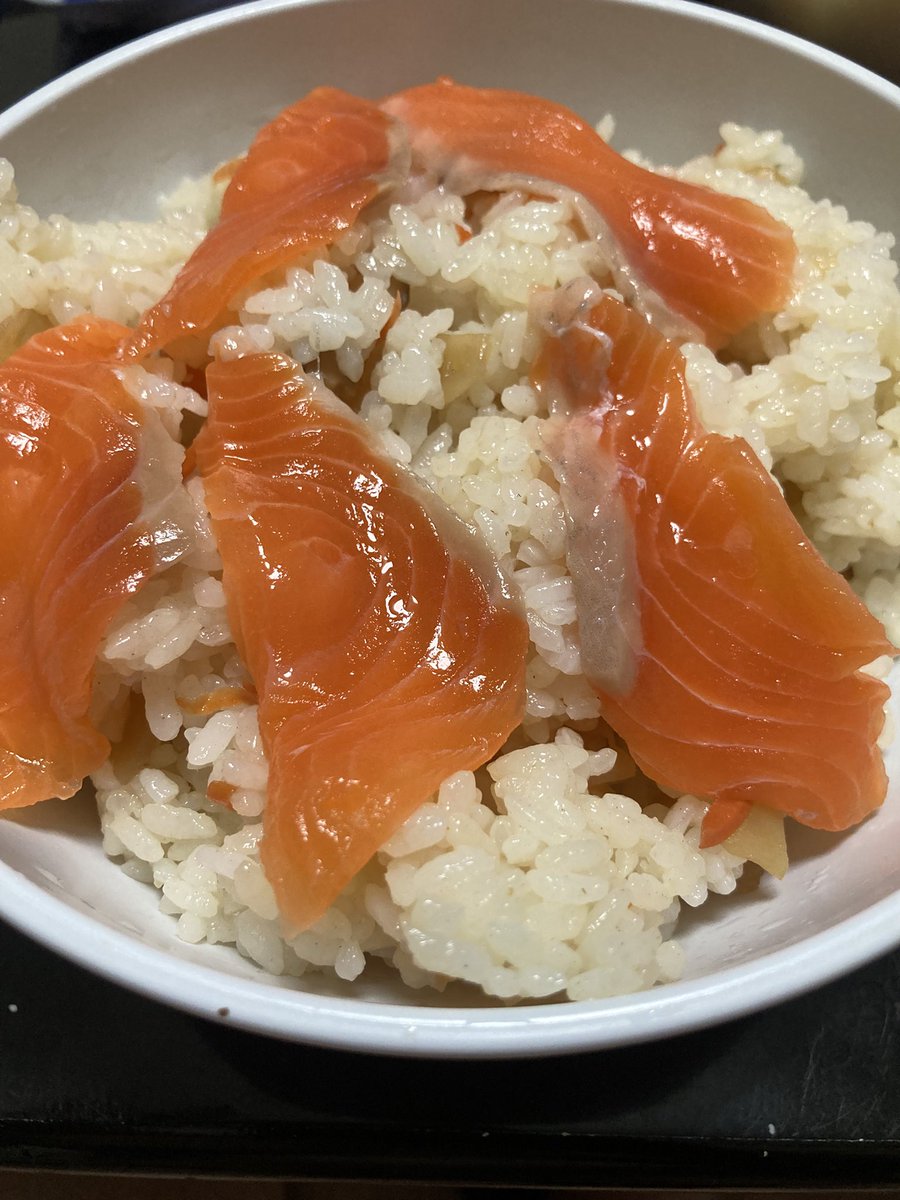 moonstras12's tweet photo. 今日の晩御飯

久しぶりのちらし寿司 https://t.co/Jym6aaCjVa